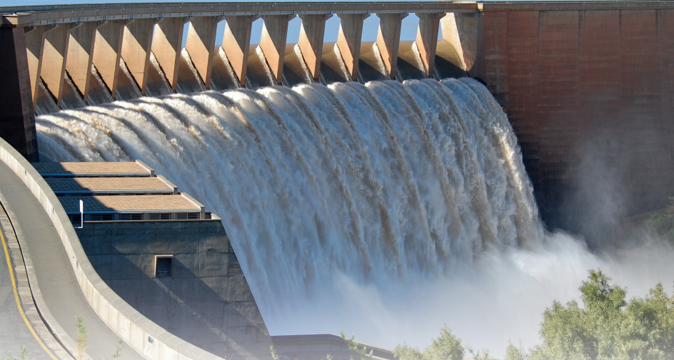Comment barrages et usines de dessalement stimulent le secteur